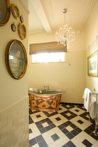 Bathroom 3, Crown Hotel, Dorset
