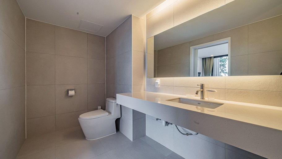 Bathroom 4, Dam & Roo, Seogwipo