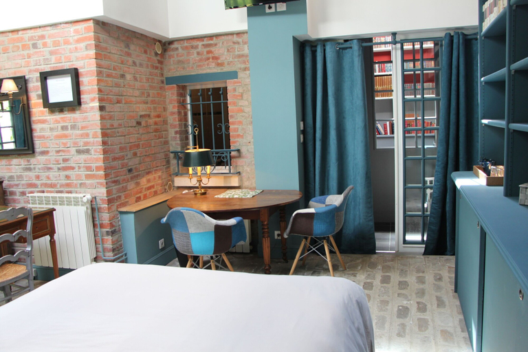Bedroom 5, Les Jardins Carnot, Oise