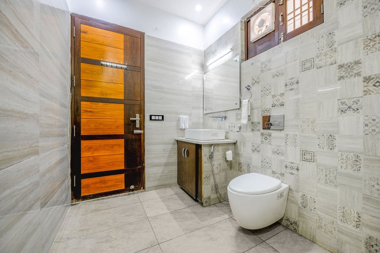 Bathroom, Fabhotel Prime Happy Feet Luxury Homestay, Dehradun
