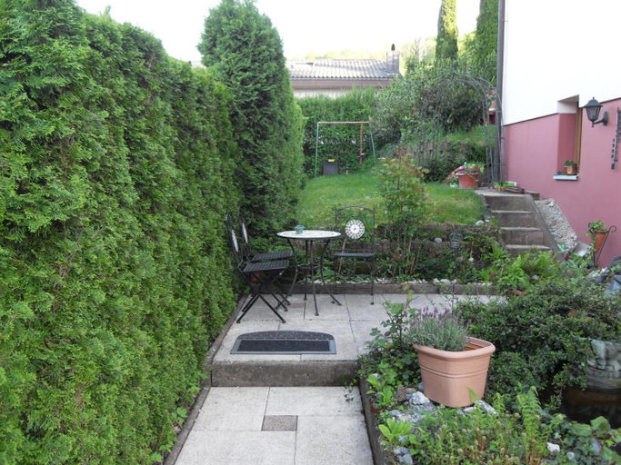 Others 2, bed&breakfast in Fluh, Dorneck