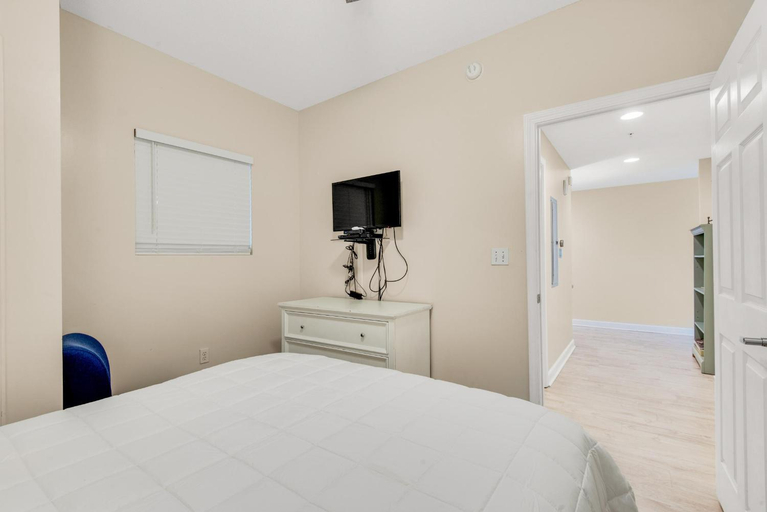 Bedroom 3, Sterling Reef Hotel, Bay
