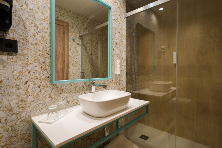 Bathroom 4, Spirit Hotel Ciudad de Burgos, Burgos