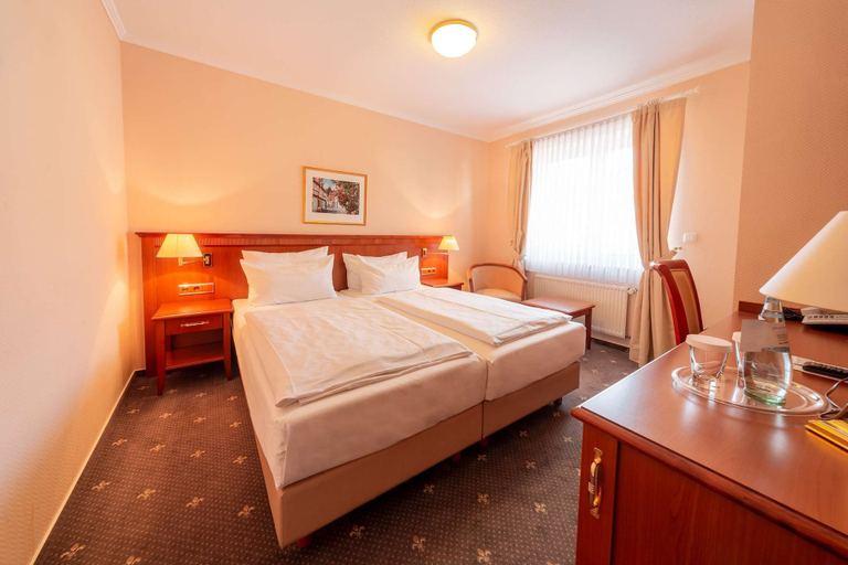 Bedroom 5, Hotel Hanseatischer Hof, Lübeck
