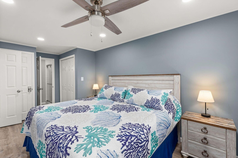 Room 5, Thunder Island 133c 2 Bedroom Condo by RedAwning, Worcester