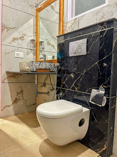 Bathroom 3, The Sunset Haven, Kullu