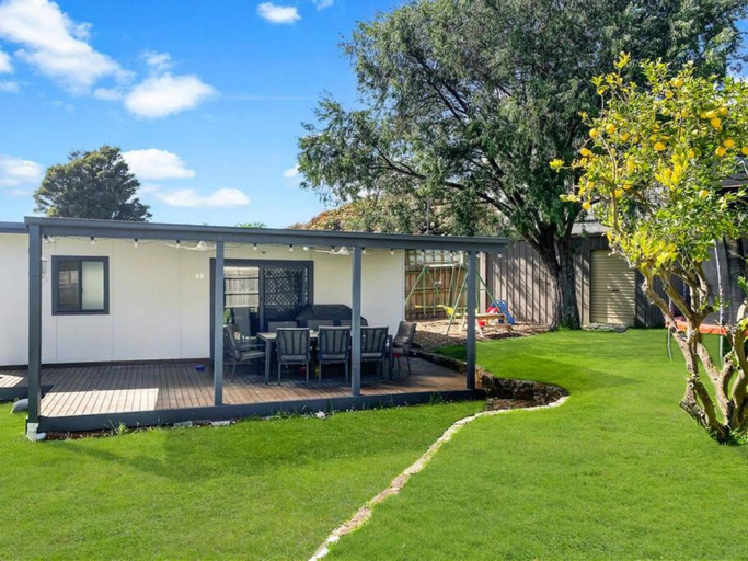 Coastal Charm Dog Friendly home by Custom Bnb Hosting, Mornington P'sula - South