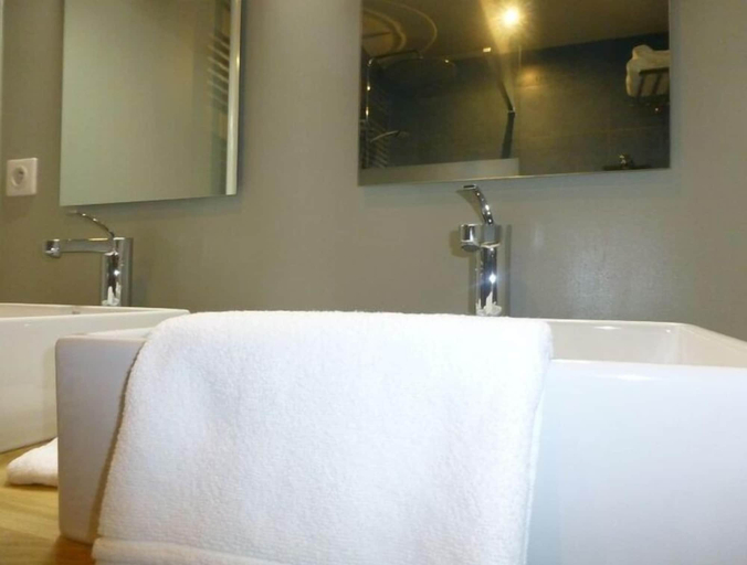 Bathroom 5, Le Clos Du Miroir, Pas-de-Calais