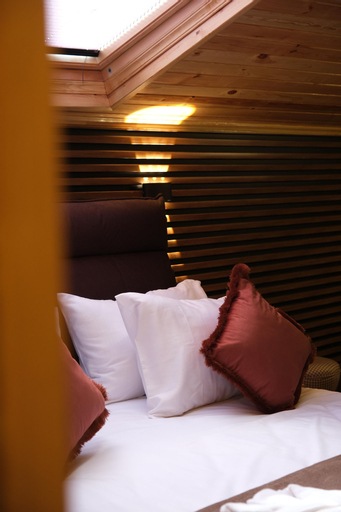 Bedroom 12