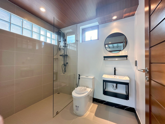 Bathroom 5, Le Resort and Villa, Phuket Island