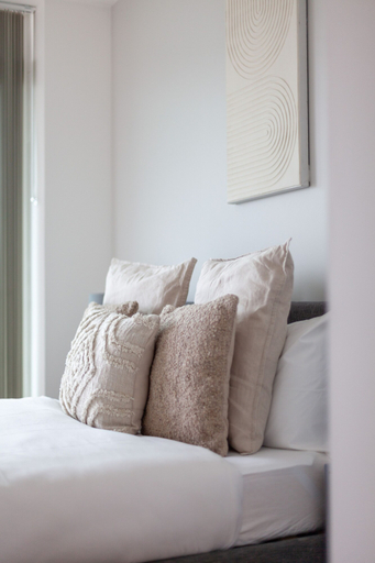 Bedroom 2, The Thames Collection, London