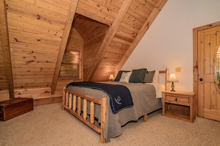 Bedroom 3, Rockin R Lodge, Sevier