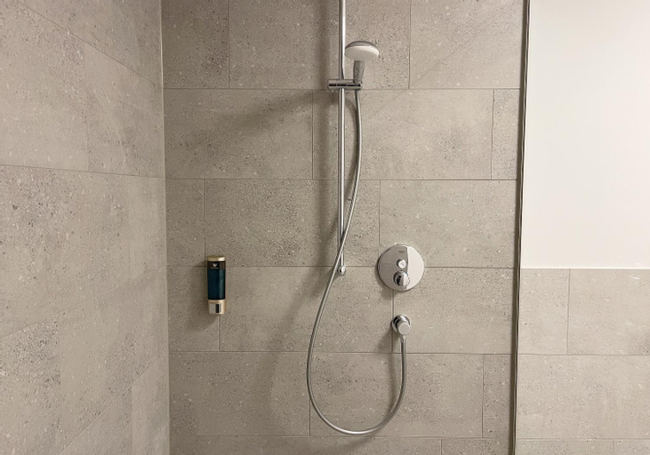 Bathroom 12