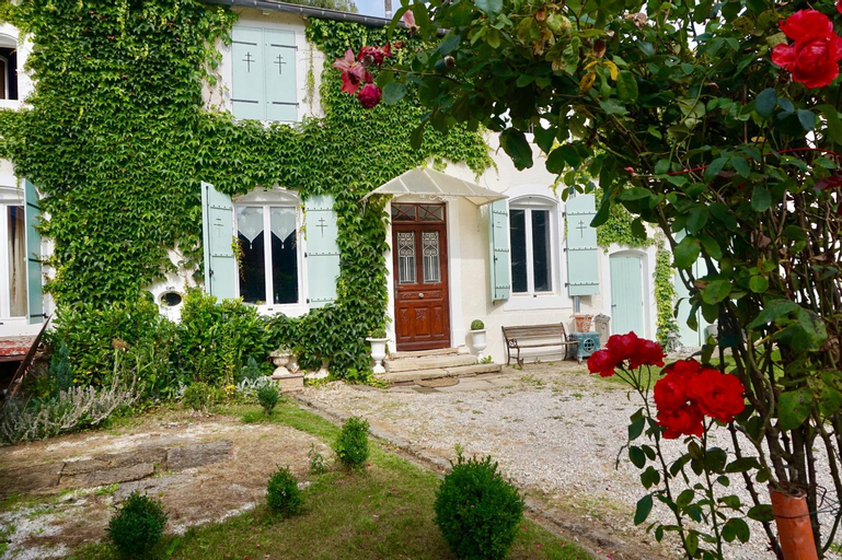 Exterior 26