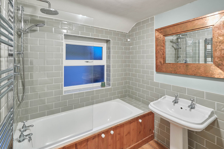 Bathroom 4, Tilldene, Kent