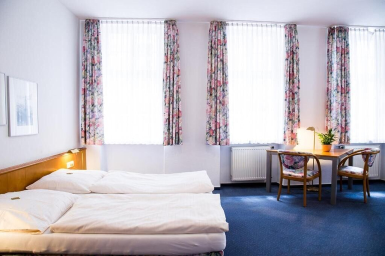 Bedroom 4, Hotel Am Rathaus, Heidelberg