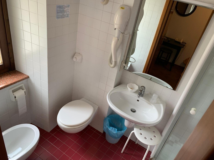 Bathroom 4, Alla Città di Trieste, Gorizia
