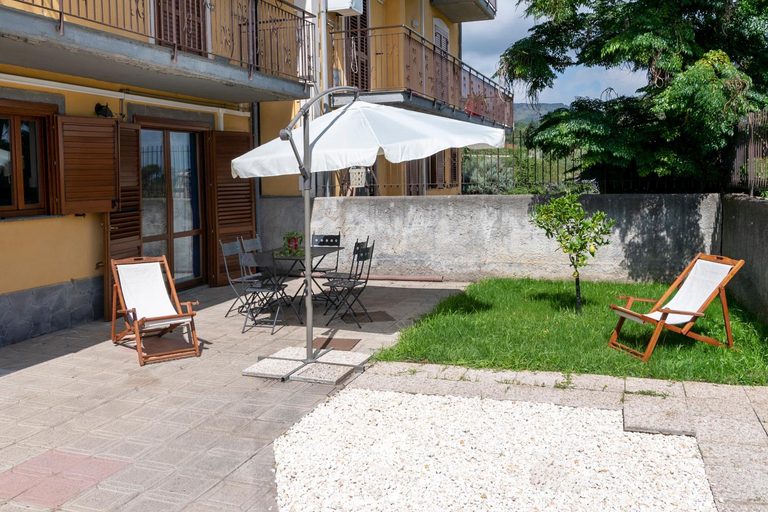 Others 3, GuestHost - Villa Marazia with Garden and Parking!, Catania