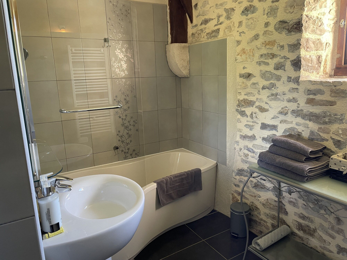 Bathroom 3, Mas de Jouas, Aveyron