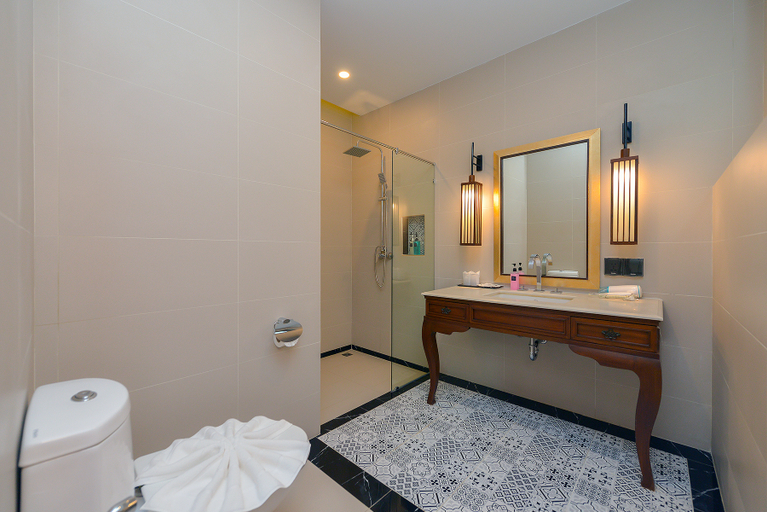 Bathroom 5, Le Resort and Villa, Phuket Island