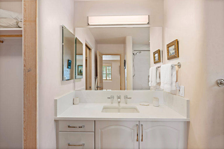 Bathroom 3, Quail Run, Santa Fe