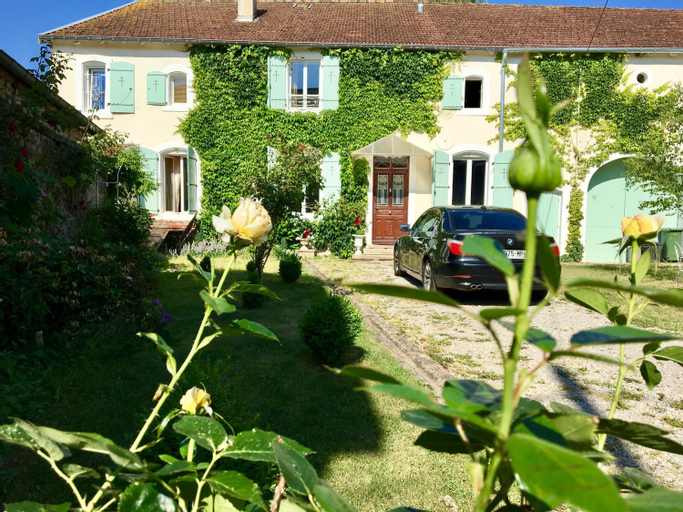 Exterior 5