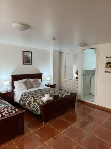 Bedroom 2, Kimsa Wasi, Otavalo