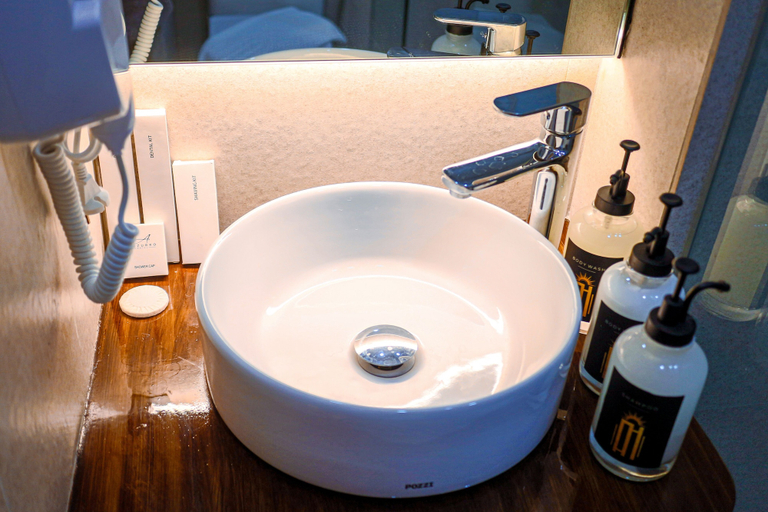 Bathroom 4, Azzurro Hotel, Mabalacat