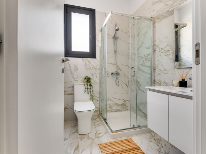 Bathroom, Sanders Triple - Nice 1-bdr Apt With Balcony
