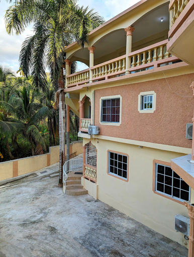 Exterior & Views 2, Chateau's Tranquil Apartments