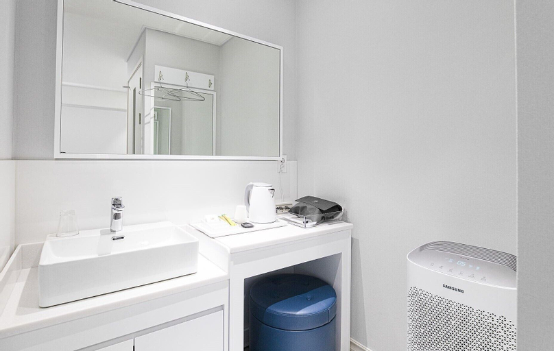 Bathroom 8