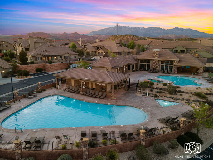 Sport & Beauty 5, Views Over Coral Canyon by RedAwning, Washington