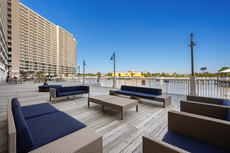 Food & Drinks 5, Laketown Wharf 1331, Bay