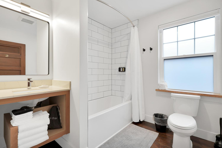 Bathroom 3, Summit Lofts Boutique Hotel, Siskiyou