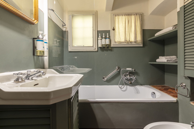 Bathroom 5, Numa Florence Palazzo Belfiore, Florence