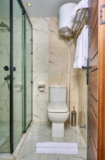 Bathroom 4, Cleopatra Tower Pyramids Hotel, Al-Ahram