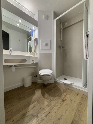 Bathroom 4, Kyriad NIORT - Espace Mendes-France, Deux-Sèvres