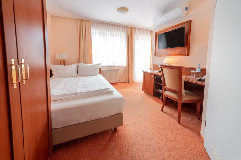 Bedroom 4, Hotel Hanseatischer Hof, Lübeck
