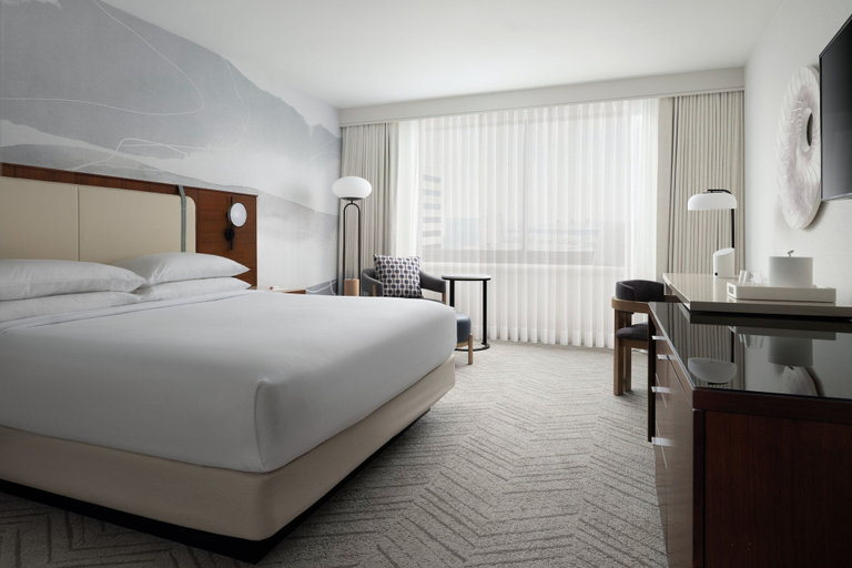 Bedroom 3, Marriott Long Beach Downtown, Los Angeles