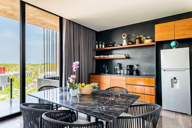 Dining Room 9