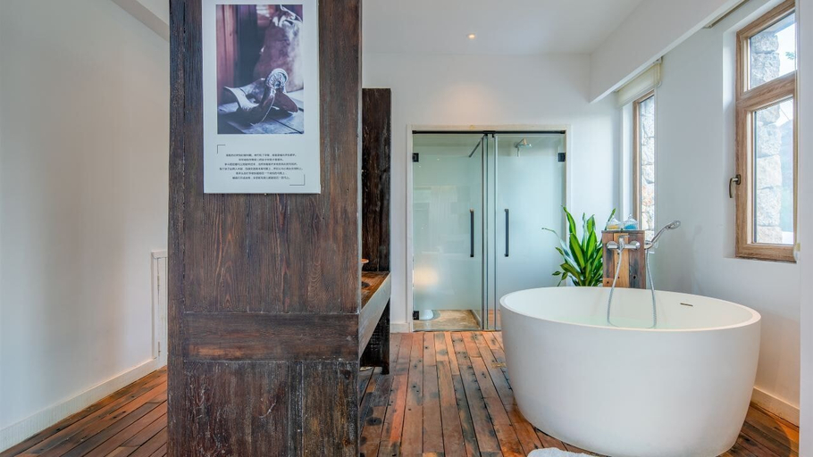 Bathroom 4, ShujiayuluVillafound Jade Hotel, Lijiang