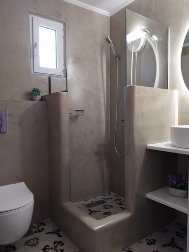 Bathroom 5, Milos Apartments, Faistos