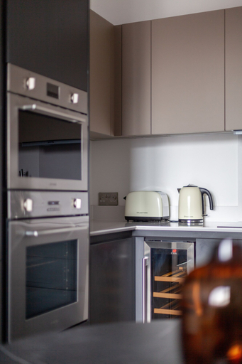 Others 5, Fancy Flat in Woolwich, London