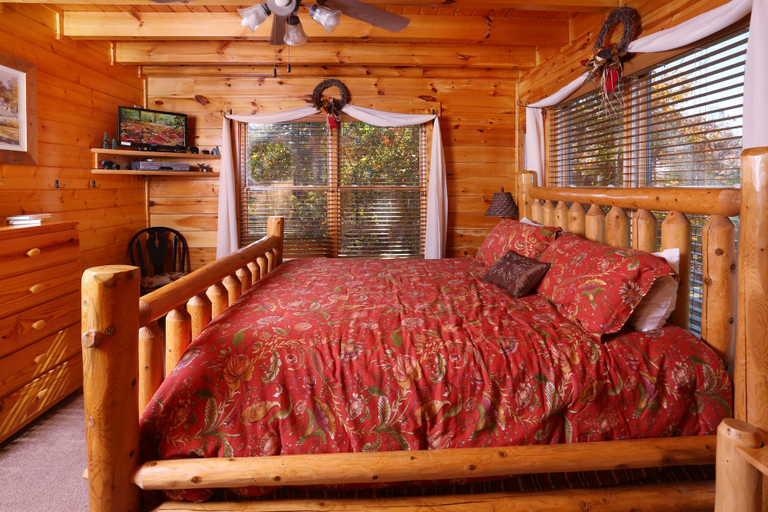 Bedroom 3, His Amazing Grace, Sevier