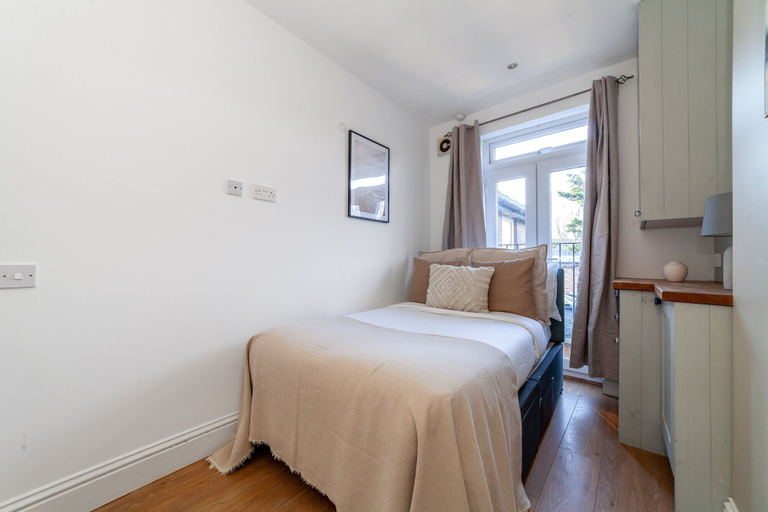 Bedroom 3, The Richmond Apartments, London