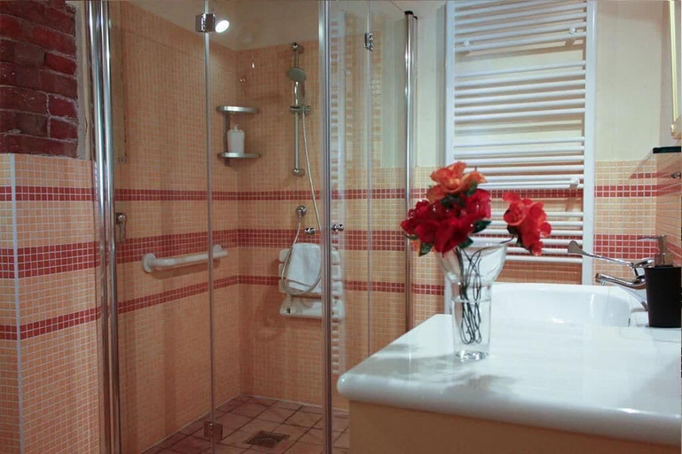 Bathroom 3, Podere Spedalone, Siena