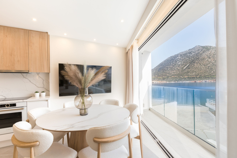 Others 5, Villa Iris, Crete