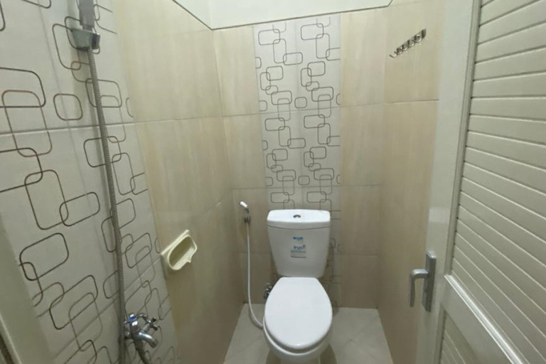 Bathroom 5, Hotel O Lies Kostel Syariah, Kendal