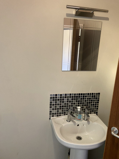 Bathroom 3, The Jolly Drayman Pub and Hotel, Kent