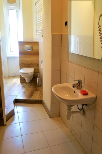 Bathroom 5, Hostel Kwadrans, Gliwice City